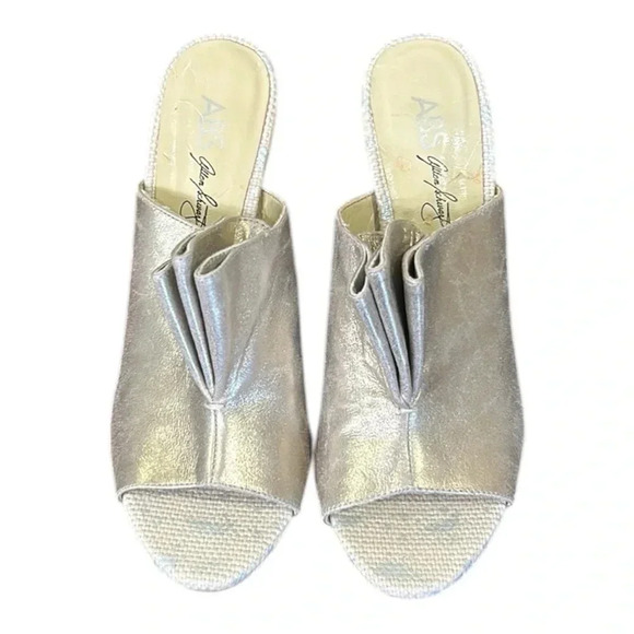 ABS by Allen Schwartz Women's Metallic Ruffle Open Toe Sandal Heel Size 6.5 - Picture 2 of 10